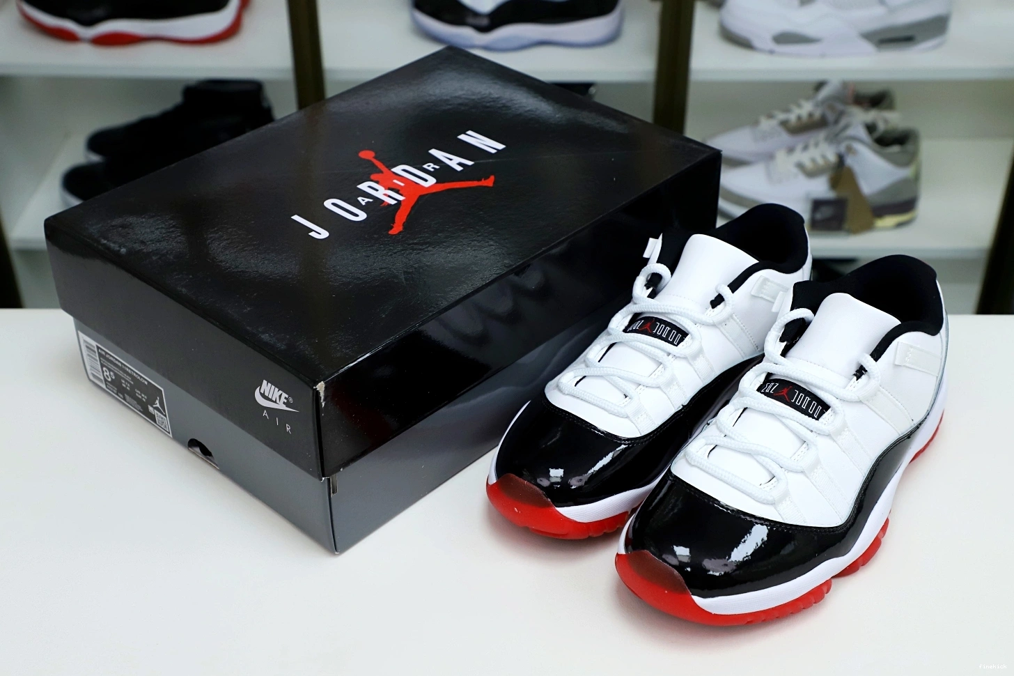 11 JORDAN AIR BRED WHITE LOW 1221
